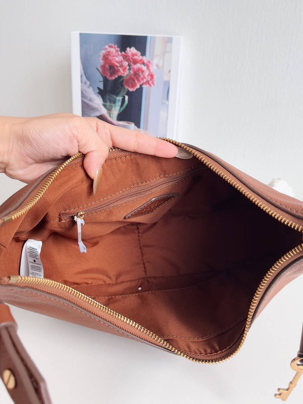 JuzBeauty_JuzBeautyMalaysia_JuzPretty_Authentic_Kbeauty_Malaysia_Skin_Care_Cosmetics_Jbeauty_Health_Care_korean_streetwear_US_Luxury_FOSSIL SHB3164210KH Shae Small Hobo In Brown 腋下包5
