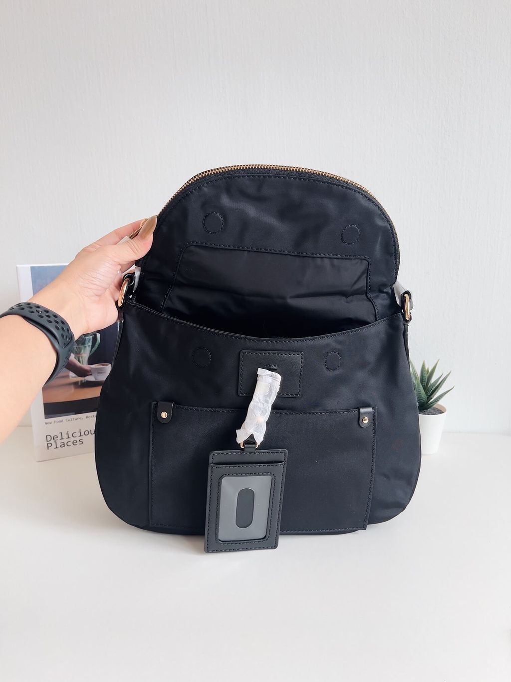 JuzBeauty_JuzBeautyMalaysia_JuzPretty_Authentic_Kbeauty_Malaysia_Skin_Care_Cosmetics_Jbeauty_Health_Care_korean_streetwear_US_Luxury_MARC JACOBS M0014625 Preppy Natasha Nylon Crossbody In Black 斜挎包4