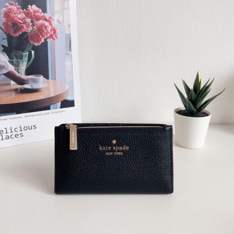 JuzBeauty_JuzBeautyMalaysia_JuzPretty_Authentic_Kbeauty_Malaysia_Skin_Care_Cosmetics_Jbeauty_Health_Care_korean_streetwear_US_Luxury_KATE SPADE WLR00395 Leila Small Slim Bifold Wallet In Black 钱包2