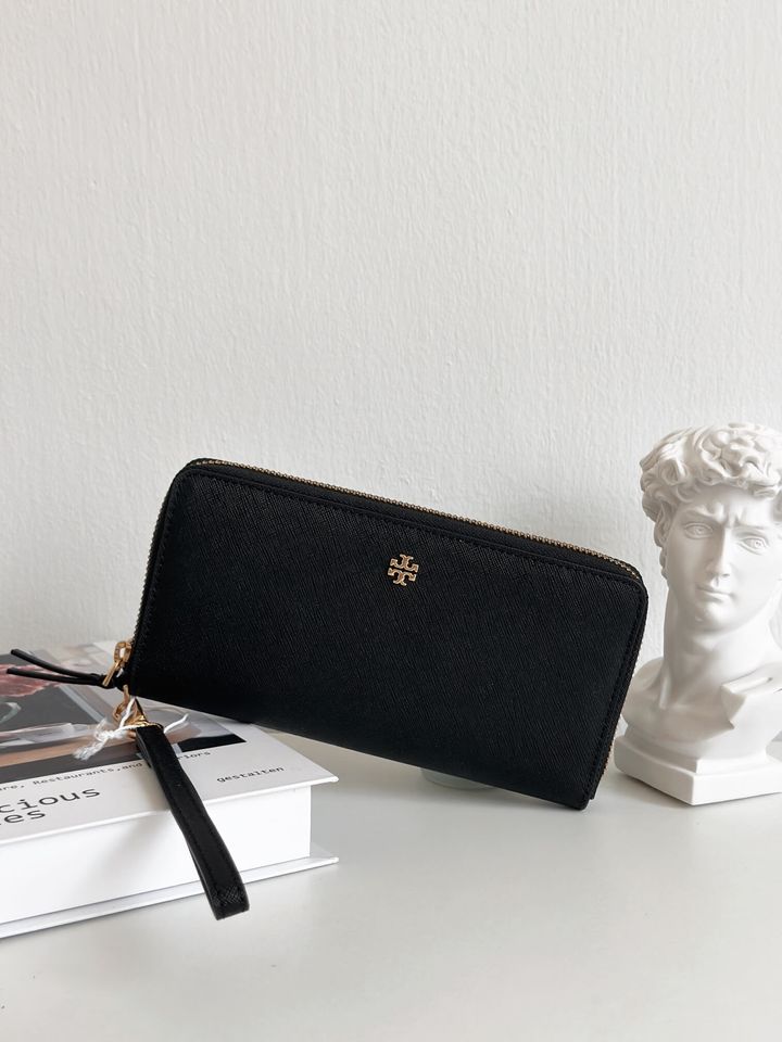 JuzBeauty_JuzBeautyMalaysia_JuzPretty_Authentic_Kbeauty_Malaysia_Skin_Care_Cosmetics_Jbeauty_Health_Care_korean_streetwear_US_Luxury_TORY BURCH 136110 0522 Emerson Wristlet Zip Continental Black 手拿包4.jpg