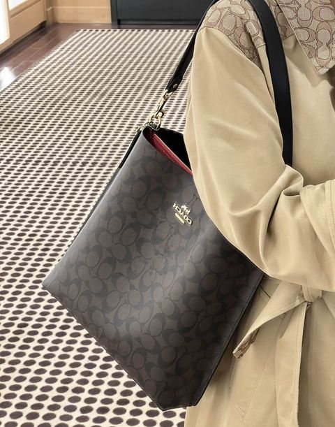 JuzBeauty_JuzBeautyMalaysia_JuzPretty_Authentic_Kbeauty_Malaysia_Skin_Care_Cosmetics_Jbeauty_Health_Care_korean_streetwear_US_Luxury_COACH CA561 Mollie Bucket Bag In Signature Canvas In Brown Black 水桶包4