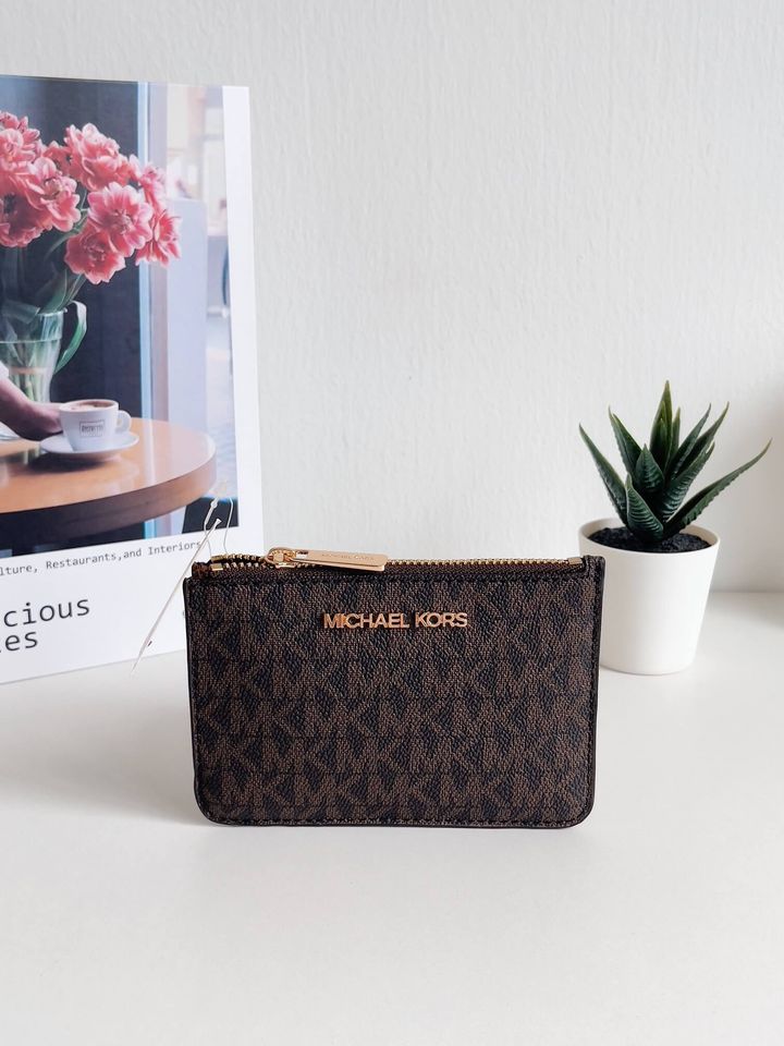 JuzBeauty_JuzBeautyMalaysia_JuzPretty_Authentic_Kbeauty_Malaysia_Skin_Care_Cosmetics_Jbeauty_Health_Care_korean_streetwear_US_Luxury_MICHAEL KORS 35H9GTVP1B Jet Set Travel Small Top Zip Coin Pouch With ID Window In Brown 卡包1