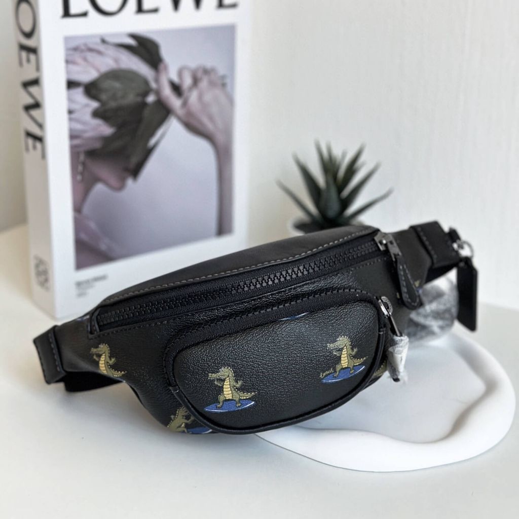 JuzBeauty_JuzBeautyMalaysia_JuzPretty_Authentic_Kbeauty_Malaysia_Skin_Care_Cosmetics_Jbeauty_Health_Care_korean_streetwear_US_Luxury_COACH CJ676 Sprint Belt Bag 24 With Surfing Crocodile Print 男款胸包2