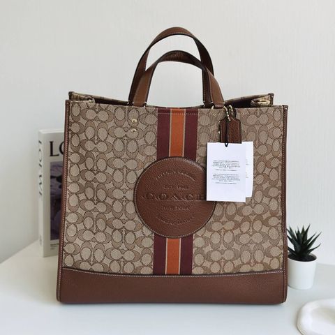 JuzBeauty_JuzBeautyMalaysia_JuzPretty_Authentic_Kbeauty_Malaysia_Skin_Care_Cosmetics_Jbeauty_Health_Care_korean_streetwear_US_Luxury_COACH C8418  Dempsey Tote 40 In Signature Jacquard With Stripe In Im Khaki Saddle Multi 托特包4