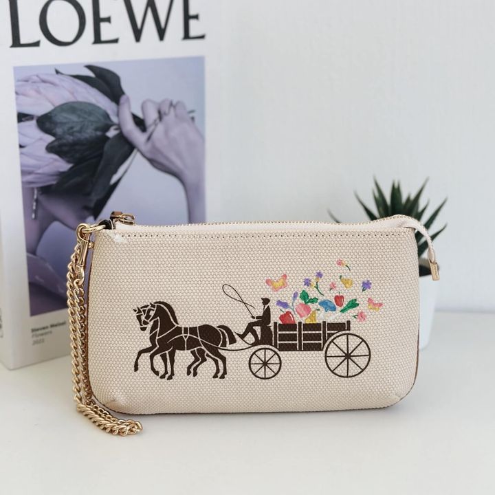 JuzBeauty_JuzBeautyMalaysia_JuzPretty_Authentic_Kbeauty_Malaysia_Skin_Care_Cosmetics_Jbeauty_Health_Care_korean_streetwear_US_Luxury_COACH C8725 Large Wristlet 19 With Dreamy Veggie Horse And Carriage In Natural Multi 手拿包3