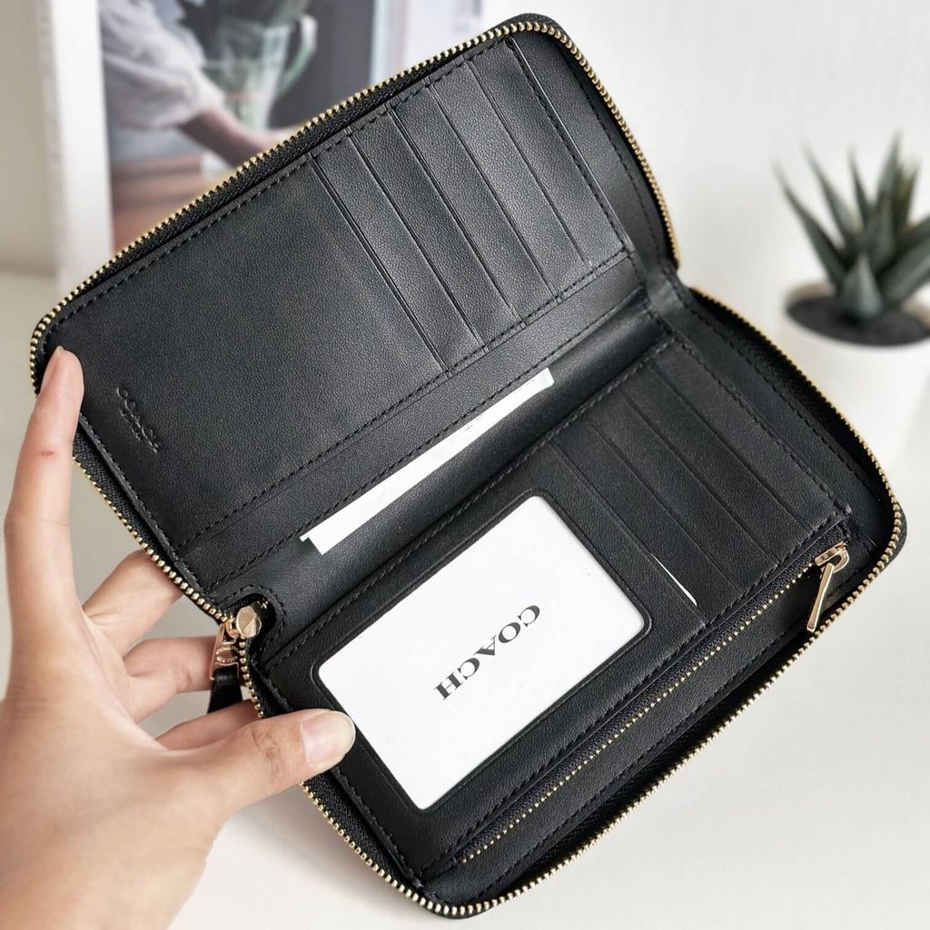 JuzBeauty_JuzBeautyMalaysia_JuzPretty_Authentic_Kbeauty_Malaysia_Skin_Care_Cosmetics_Jbeauty_Health_Care_korean_streetwear_US_Luxury_COACH C4124 Medium Id Zip Wallet In Black 长钱包2