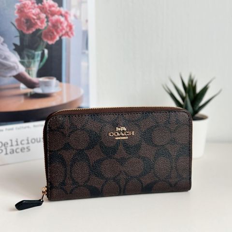 JuzBeauty_JuzBeautyMalaysia_JuzPretty_Authentic_Kbeauty_Malaysia_Skin_Care_Cosmetics_Jbeauty_Health_Care_korean_streetwear_US_Luxury_COACH 88913 Medium Id Zip Wallet In Signature Canvas in Brown Black 长钱包1