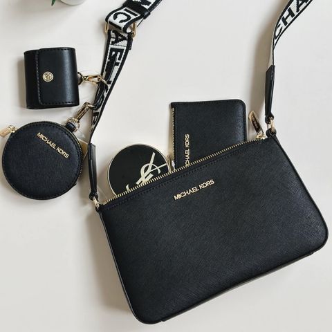 JuzBeauty_JuzBeautyMalaysia_JuzPretty_Authentic_Kbeauty_Malaysia_Skin_Care_Cosmetics_Jbeauty_Health_Care_korean_streetwear_US_Luxury_MICHAEL KORS 35S3GTVC5T Jet Set Saffiano Leather Crossbody Bag With Case For Apple Airpods Pro In Black 麻将包3