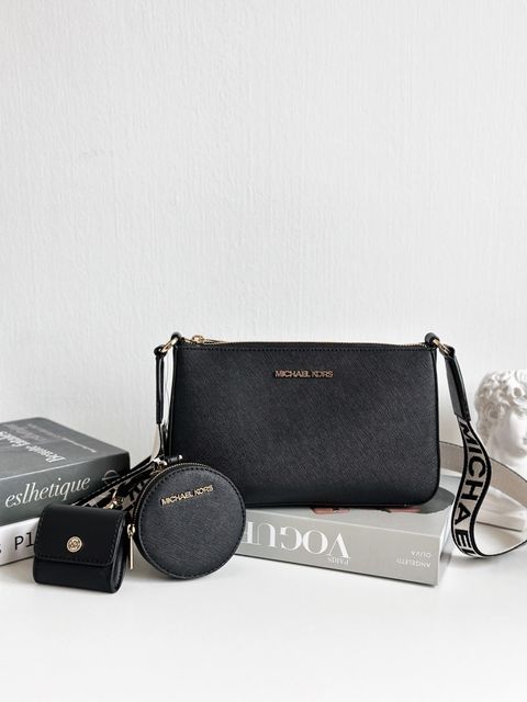 JuzBeauty_JuzBeautyMalaysia_JuzPretty_Authentic_Kbeauty_Malaysia_Skin_Care_Cosmetics_Jbeauty_Health_Care_korean_streetwear_US_Luxury_MICHAEL KORS 35S3GTVC5T Jet Set Saffiano Leather Crossbody Bag With Case For Apple Airpods Pro In Black 麻将包4