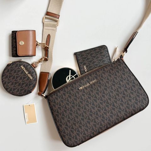 JuzBeauty_JuzBeautyMalaysia_JuzPretty_Authentic_Kbeauty_Malaysia_Skin_Care_Cosmetics_Jbeauty_Health_Care_korean_streetwear_US_Luxury_MICHAEL KORS 35S3GTVC5T Jet Set Saffiano Leather Crossbody Bag With Case For Apple Airpods Pro In Black 麻将包2