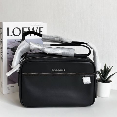 JuzBeauty_JuzBeautyMalaysia_JuzPretty_Authentic_Kbeauty_Malaysia_Skin_Care_Cosmetics_Jbeauty_Health_Care_korean_streetwear_US_Luxury_COACH C4148 Graham Crossbody In Black 男款相机包2