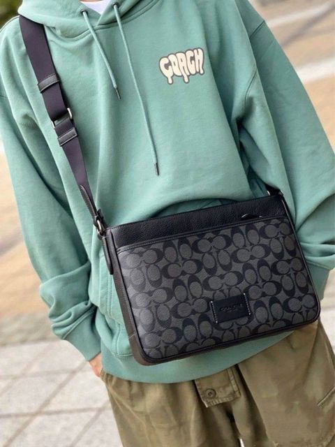 JuzBeauty_JuzBeautyMalaysia_JuzPretty_Authentic_Kbeauty_Malaysia_Skin_Care_Cosmetics_Jbeauty_Health_Care_korean_streetwear_US_Luxury_COACH CH078 District Crossbody In Signature Canvas In QB Charcoal Black 男款斜挎包6