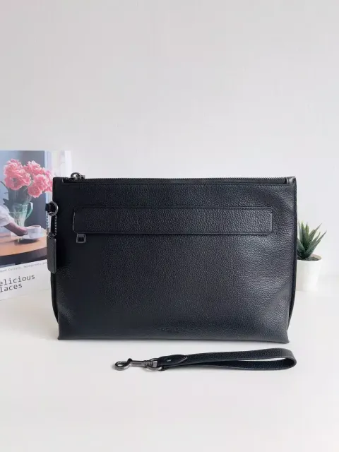 JuzBeauty_JuzBeautyMalaysia_JuzPretty_Authentic_Kbeauty_Malaysia_Skin_Care_Cosmetics_Jbeauty_Health_Care_korean_streetwear_US_Luxury_COACH F28614 Carryall Pouch In Black 男款手拿包4
