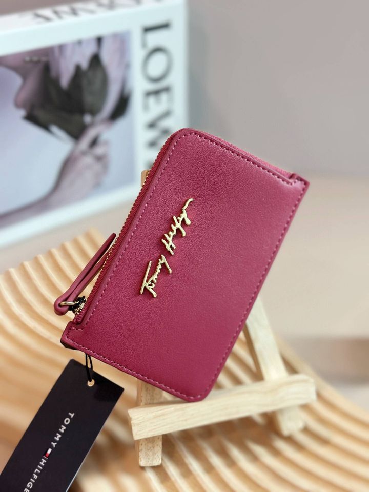 JuzBeauty_JuzBeautyMalaysia_JuzPretty_Authentic_Kbeauty_Malaysia_Skin_Care_Cosmetics_Jbeauty_Health_Care_korean_streetwear_US_Luxury_TOMMY HILFIGER 69J7883640 Core Zip Card Case In Pink 卡包2