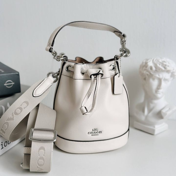 JuzBeauty_JuzBeautyMalaysia_JuzPretty_Authentic_Kbeauty_Malaysia_Skin_Care_Cosmetics_Jbeauty_Health_Care_korean_streetwear_US_Luxury_COACH CR144 Mini Bucket Bag In White 水桶包1