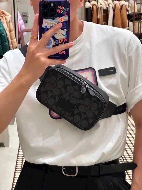 JuzBeauty_JuzBeautyMalaysia_JuzPretty_Authentic_Kbeauty_Malaysia_Skin_Care_Cosmetics_Jbeauty_Health_Care_korean_streetwear_US_Luxury_COACH CM106 Wyatt Belt Bag In Signature Canvas in Charcoal Black 男款胸包3