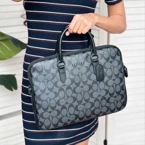 JuzBeauty_JuzBeautyMalaysia_JuzPretty_Authentic_Kbeauty_Malaysia_Skin_Care_Cosmetics_Jbeauty_Health_Care_korean_streetwear_US_Luxury_COACH CJ630 Liam Compact Brief In Signature Canvas In Charcoal Black 公事包1