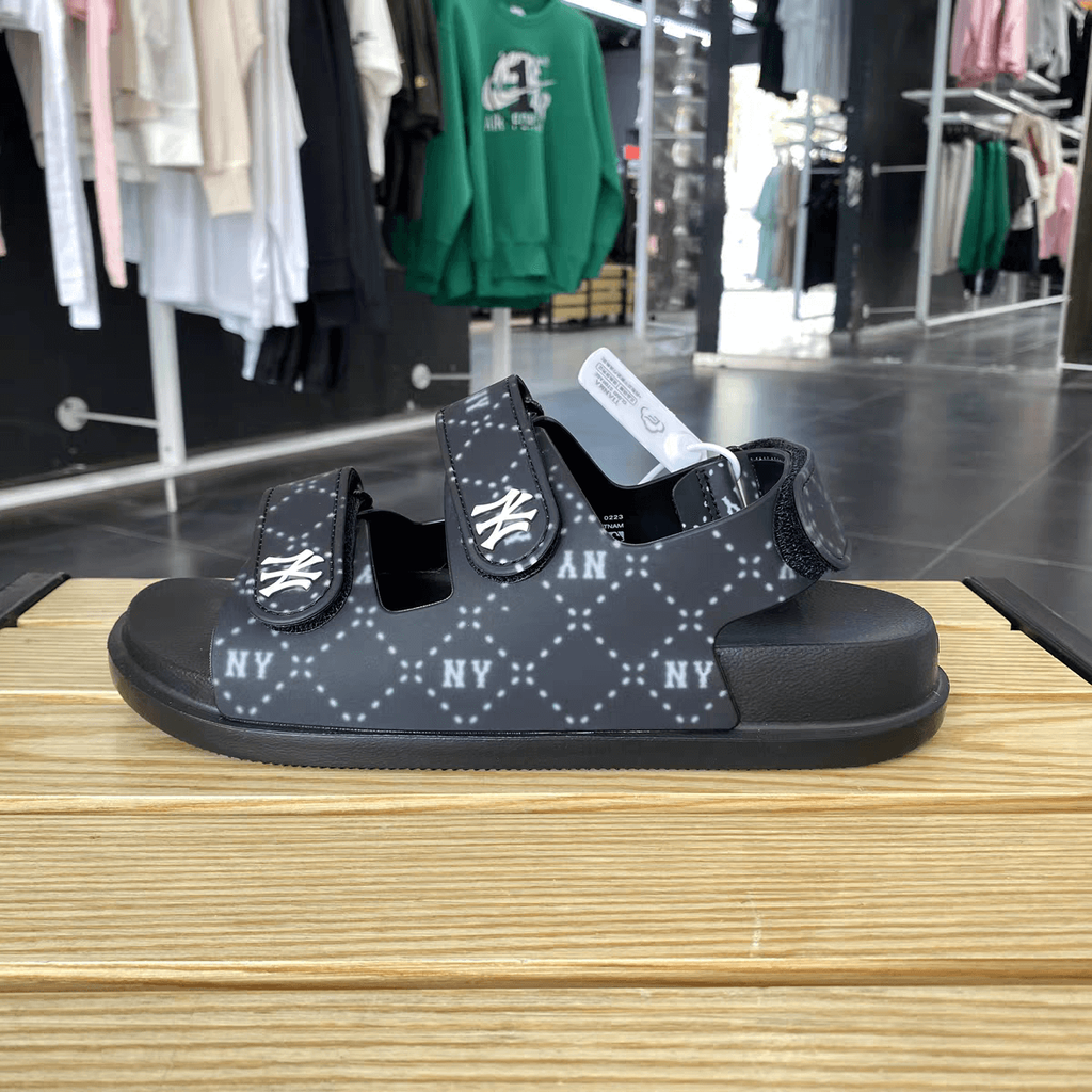 【 MLB 】CHUNKY SANDLE DIA MONOGRAM LIMITED EDITION】MLB CHUNKY Sandal Dia Monogram 凉鞋