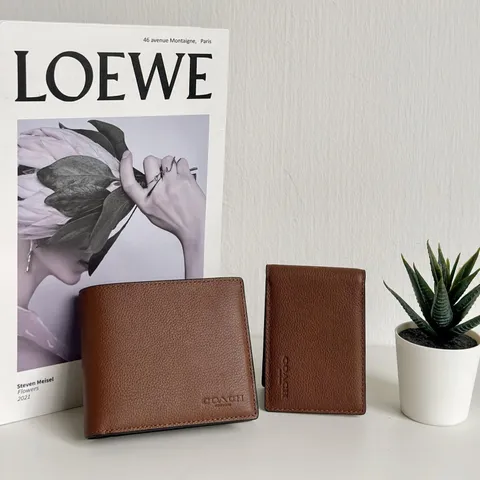 JuzBeauty_JuzBeautyMalaysia_JuzPretty_Authentic_Kbeauty_Malaysia_Skin_Care_Cosmetics_Jbeauty_Health_Care_korean_streetwear_US_Luxury_COACH F74991 CR911 Compact ID Wallet In Sport Calf Leather In Saddle 男款钱包卡包1