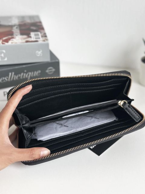 JuzBeauty_JuzBeautyMalaysia_JuzPretty_Authentic_Kbeauty_Malaysia_Skin_Care_Cosmetics_Jbeauty_Health_Care_korean_streetwear_US_Luxury_KARL LAGERFELD LH9QU5AV Maybelle Continental Zip Around Wallet In Black 长钱包3