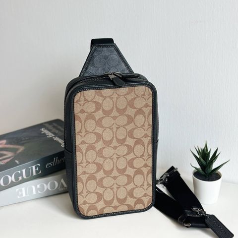 JuzBeauty_JuzBeautyMalaysia_JuzPretty_Authentic_Kbeauty_Malaysia_Skin_Care_Cosmetics_Jbeauty_Health_Care_korean_streetwear_US_Luxury_COACH C9865 Sullivan Pack In Blocked Signature Canvas In Khaki 男款胸包2