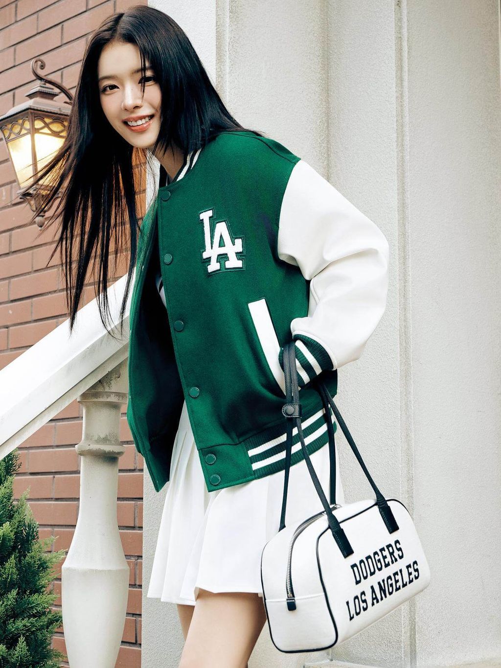 Kbeauty-Malaysia-Skin-Care-Cosmetics-Jbeauty-Health-Care-korean-streetwear-MLB Varsity Jacquard Canvas Square Shoulder Bag 保龄球包 3ABQL014N10