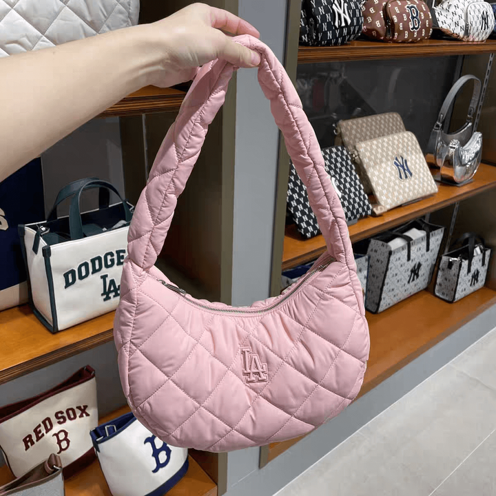 JuzBeauty-JuzBeautyMalaysia-JuzPretty-Authentic-Kbeauty-Malaysia-Skin-Care-Cosmetics-Jbeauty-Health-Care-korean-streetwear-MLB Padded Quilted Medium Hobo Bag 云朵腋下包 3ABQM09367