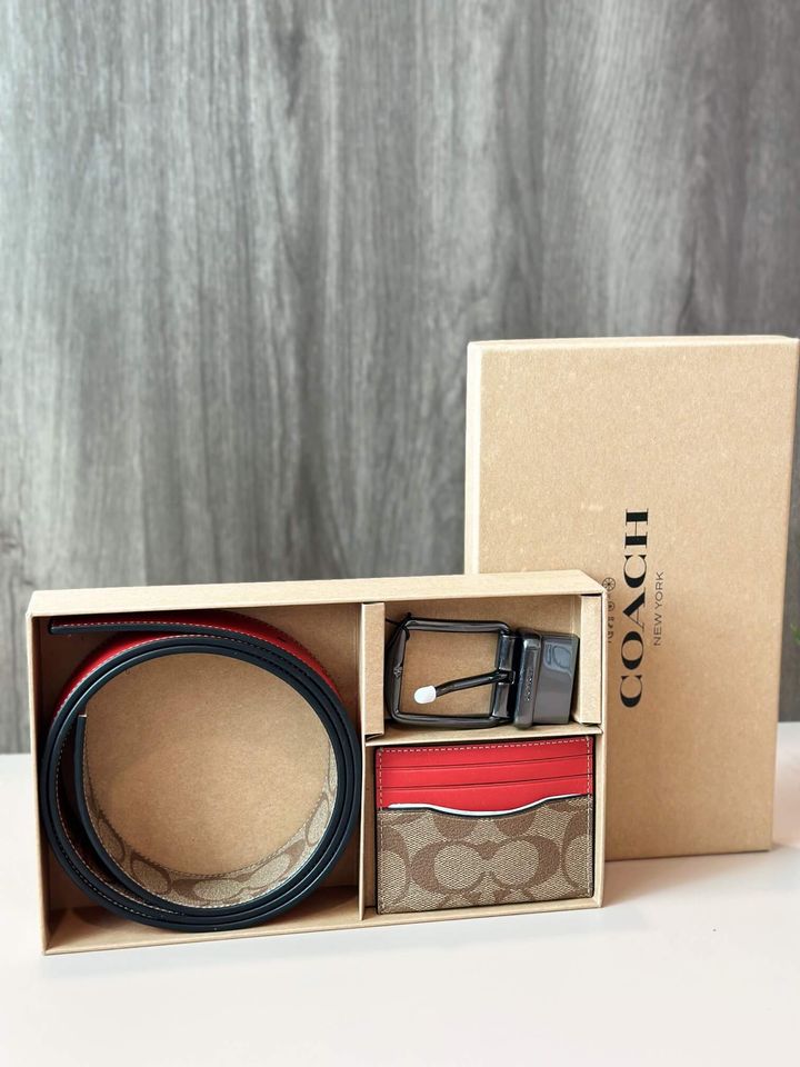 JuzBeauty_JuzBeautyMalaysia_JuzPretty_Authentic_Kbeauty_Malaysia_Skin_Care_Cosmetics_Jbeauty_Health_Care_korean_streetwear_US_Luxury_COACH C8278 Boxed Card Case And Belt Gift Set In Colorblock Signature Canvas In Khaki:Miami Red 男款卡包腰带礼盒2