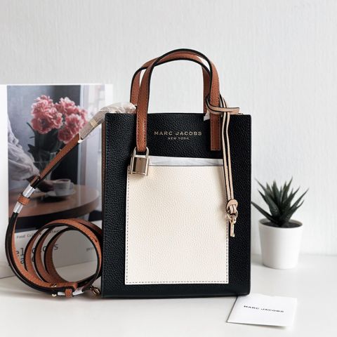 JuzBeauty_JuzBeautyMalaysia_JuzPretty_Authentic_Kbeauty_Malaysia_Skin_Care_Cosmetics_Jbeauty_Health_Care_korean_streetwear_US_Luxury_MARC JACOBS H002L03FA22-244 Grind Micro Tote In Smoked Almond Multi 托特包3