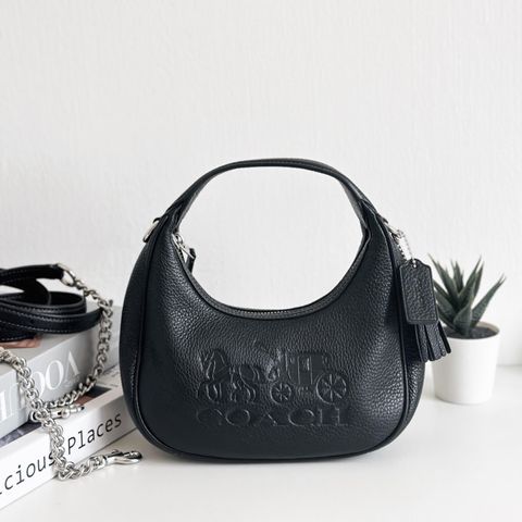 JuzBeauty_JuzBeautyMalaysia_JuzPretty_Authentic_Kbeauty_Malaysia_Skin_Care_Cosmetics_Jbeauty_Health_Care_korean_streetwear_US_Luxury_COACH CT774 Carmen Mini Crossbody In Black 月牙包3