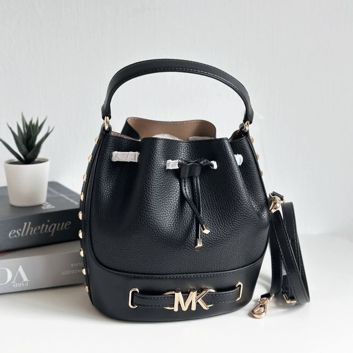 JuzBeauty_JuzBeautyMalaysia_JuzPretty_Authentic_Kbeauty_Malaysia_Skin_Care_Cosmetics_Jbeauty_Health_Care_korean_streetwear_US_Luxury_MICHAEL KORS 35S3G6RM2T Reed Medium Studded Pebbled Leather Bucket Bag In Black 水桶包1
