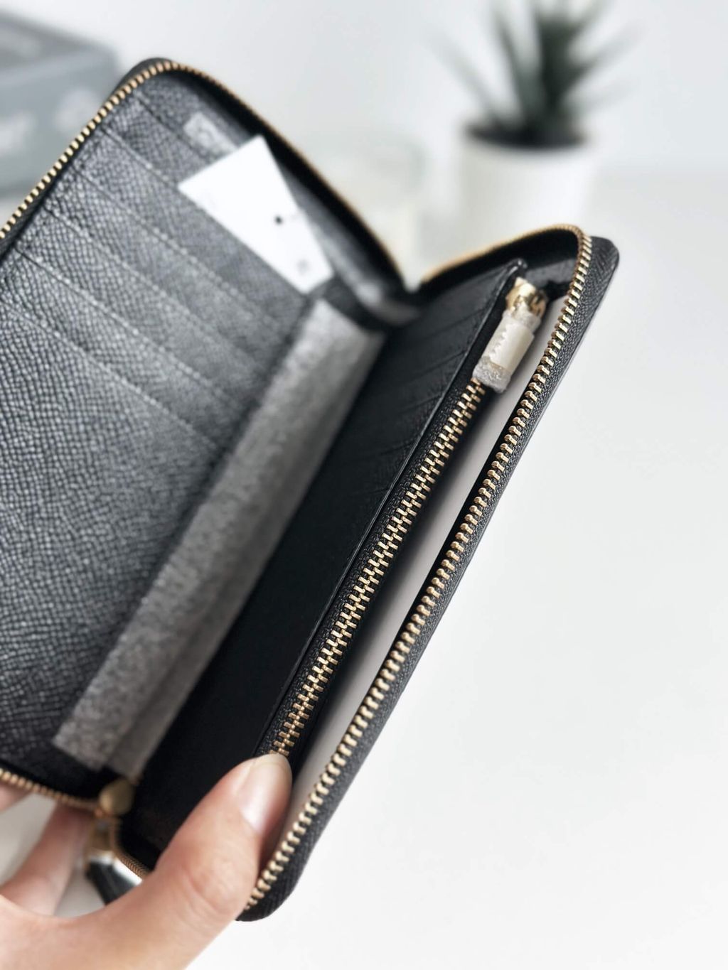 JuzBeauty_JuzBeautyMalaysia_JuzPretty_Authentic_Kbeauty_Malaysia_Skin_Care_Cosmetics_Jbeauty_Health_Care_korean_streetwear_US_Luxury_COACH CL194 Medium Zip Around Wallet In Black 女款长钱包3