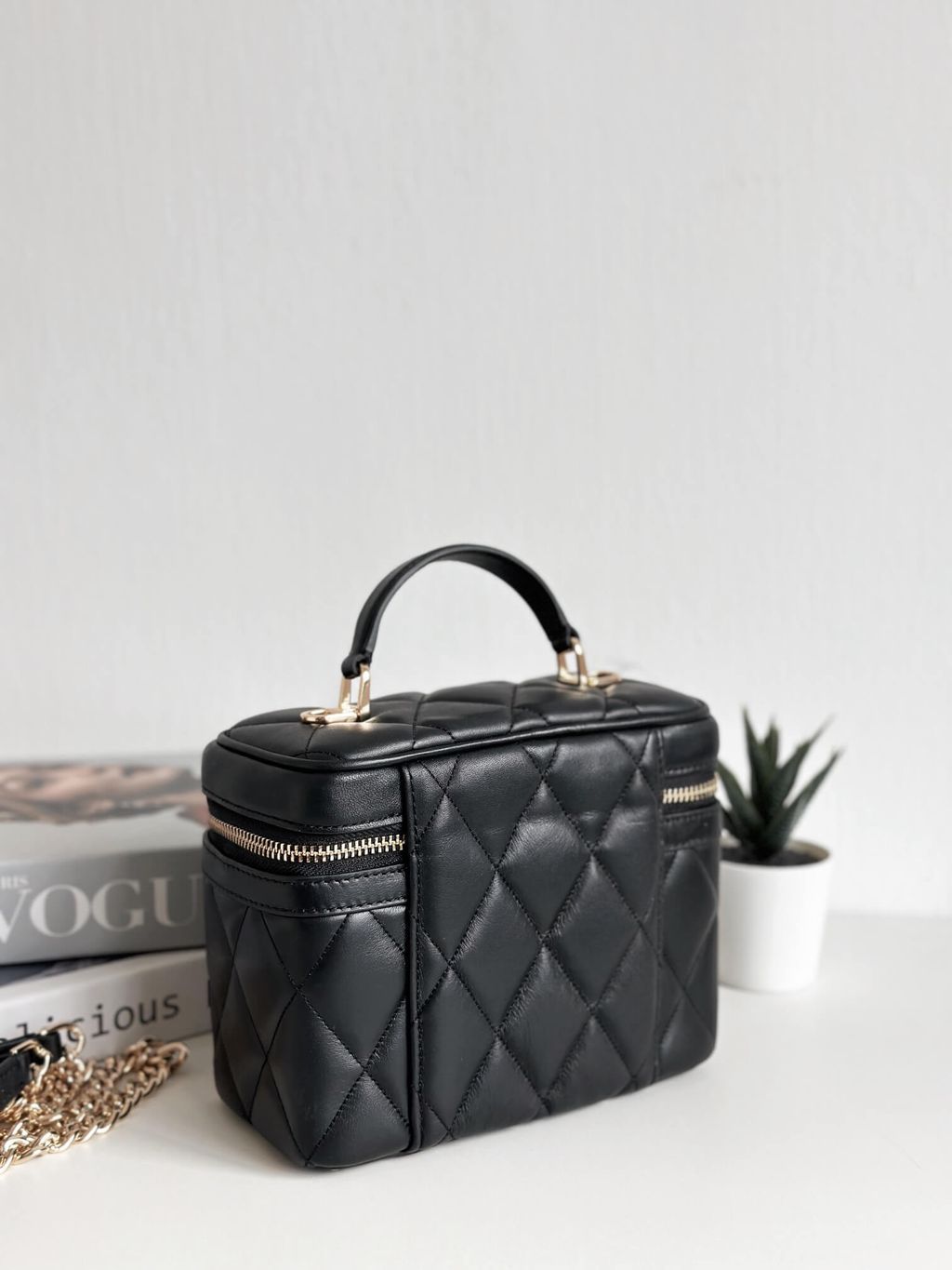 JuzBeauty_JuzBeautyMalaysia_JuzPretty_Authentic_Kbeauty_Malaysia_Skin_Care_Cosmetics_Jbeauty_Health_Care_korean_streetwear_US_Luxury_KATE SPADE KB563 Carey Smooth Quilted Leather In Black 盒子包3