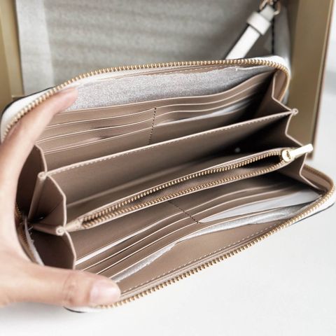 JuzBeauty_JuzBeautyMalaysia_JuzPretty_Authentic_Kbeauty_Malaysia_Skin_Care_Cosmetics_Jbeauty_Health_Care_korean_streetwear_US_Luxury_COACH C7220 Boxed Long Zip Around Wallet In Signature Leather IM Chalk 手拿包礼盒1