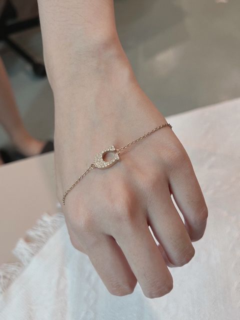 JuzBeauty_JuzBeautyMalaysia_JuzPretty_Authentic_Kbeauty_Malaysia_Skin_Care_Cosmetics_Jbeauty_Health_Care_korean_streetwear_US_Luxury_COACH 91427 Pave Signature Slider Bracelet 手链1