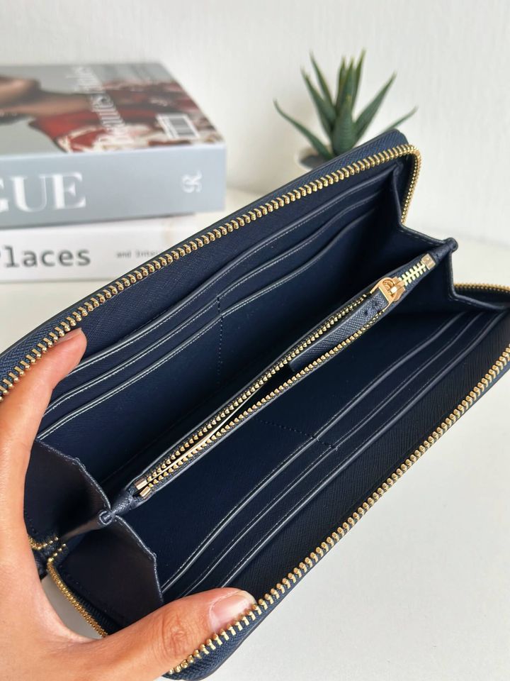 JuzBeauty_JuzBeautyMalaysia_JuzPretty_Authentic_Kbeauty_Malaysia_Skin_Care_Cosmetics_Jbeauty_Health_Care_korean_streetwear_US_Luxury_TORY BURCH 136110 0522 Emerson Wristlet Zip Continental Navy 手拿包3