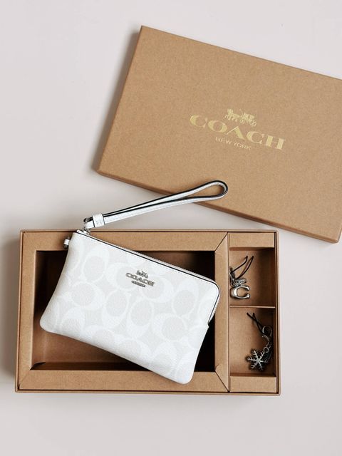 JuzBeauty_JuzBeautyMalaysia_JuzPretty_Authentic_Kbeauty_Malaysia_Skin_Care_Cosmetics_Jbeauty_Health_Care_korean_streetwear_US_Luxury_COACH CN044 Boxed Corner Zip Wristlet In Signature Canvas Glacier White 手拿包礼盒4