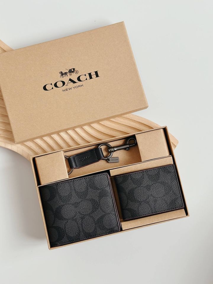 JuzBeauty_JuzBeautyMalaysia_JuzPretty_Authentic_Kbeauty_Malaysia_Skin_Care_Cosmetics_Jbeauty_Health_Care_korean_streetwear_US_Luxury_COACH F41346 CS434 3 in 1 Shadow Gift Box Black Oxblood 男款钱包卡包礼盒2