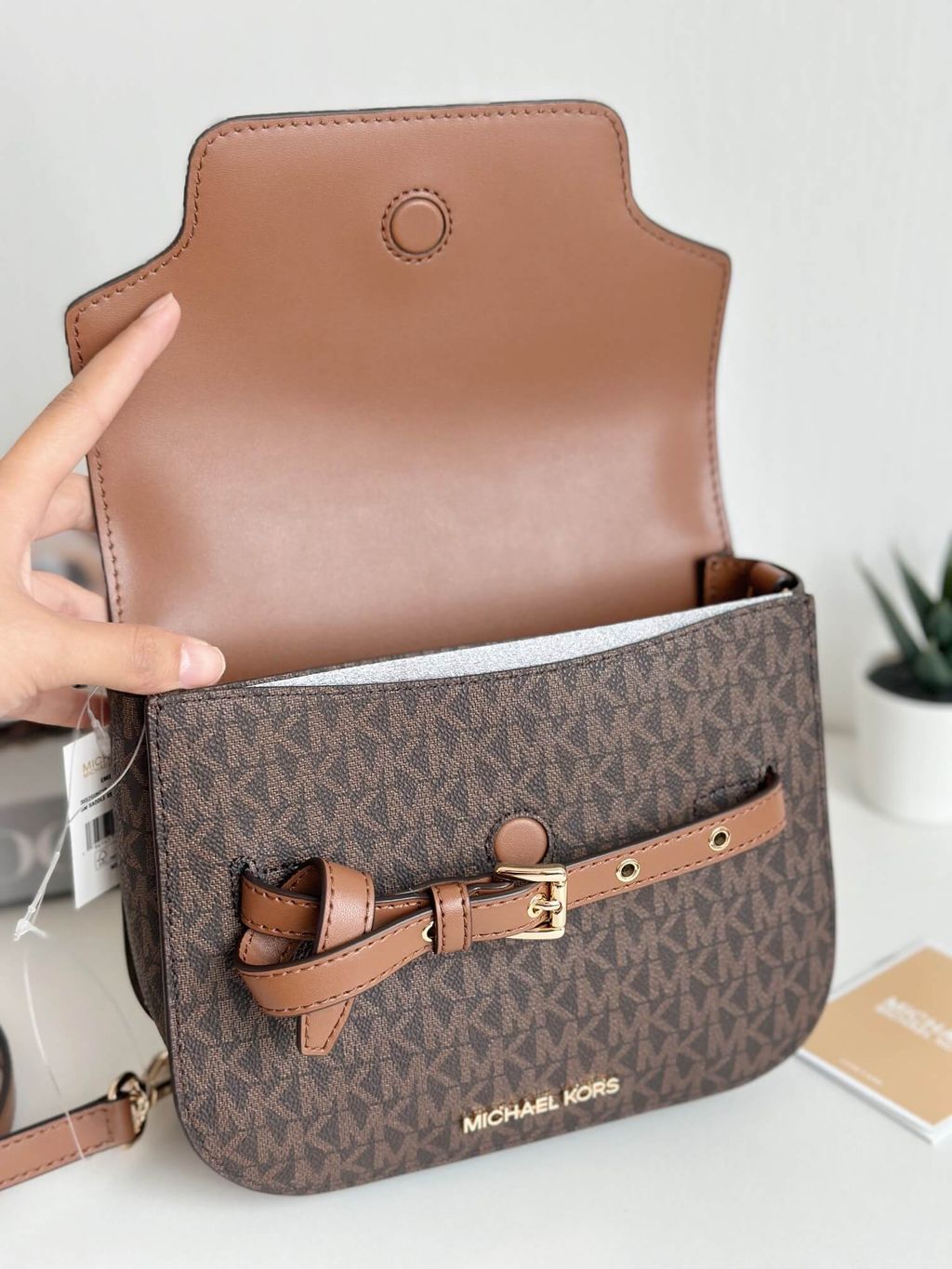 JuzBeauty_JuzBeautyMalaysia_JuzPretty_Authentic_Kbeauty_Malaysia_Skin_Care_Cosmetics_Jbeauty_Health_Care_korean_streetwear_US_Luxury_MICHAEL KORS 35S2GU5C1B Emilia Small Logo Crossbody Bag In Brown 斜挎包7