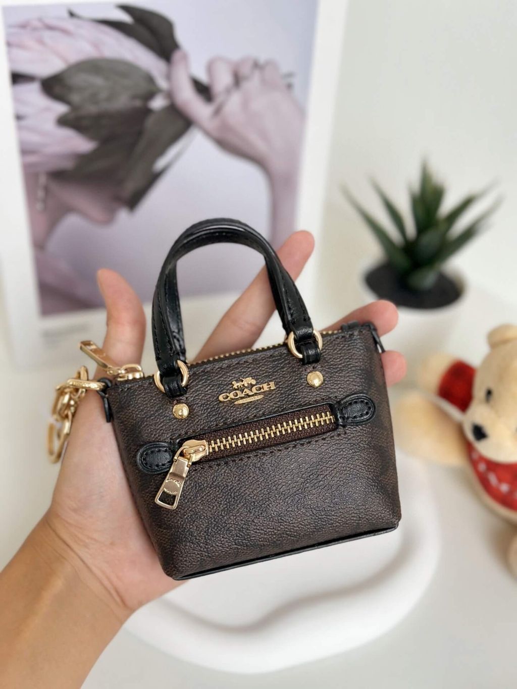 JuzBeauty_JuzBeautyMalaysia_JuzPretty_Authentic_Kbeauty_Malaysia_Skin_Care_Cosmetics_Jbeauty_Health_Care_korean_streetwear_US_Luxury_COACH CC895 Mini Gallery Tote Bag Charm in Black Brown 钥匙零钱包1