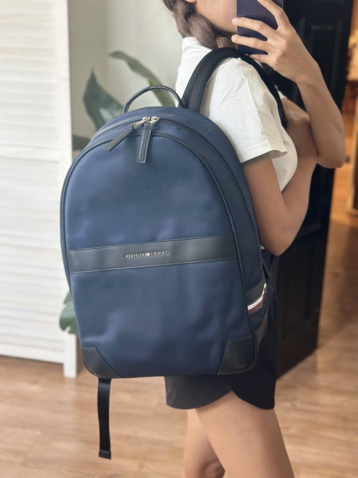 JuzBeauty_JuzBeautyMalaysia_JuzPretty_Authentic_Kbeauty_Malaysia_Skin_Care_Cosmetics_Jbeauty_Health_Care_korean_streetwear_US_Luxury_TOMMY HILFIGER 69JA2004102ZO Nylon Backpack In Navy 男款背包2
