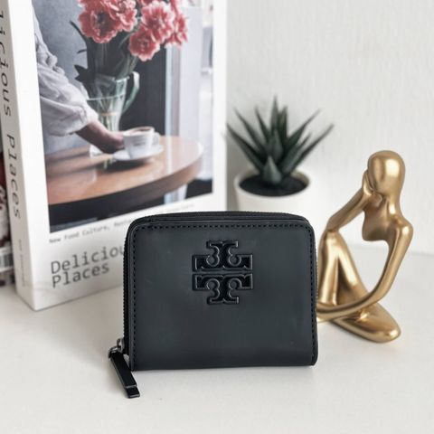 JuzBeauty_JuzBeautyMalaysia_JuzPretty_Authentic_Kbeauty_Malaysia_Skin_Care_Cosmetics_Jbeauty_Health_Care_korean_streetwear_US_Luxury_TORY BURCH 149653 Britten Matte Wallet BiFold Wallet In Black 女款钱包1