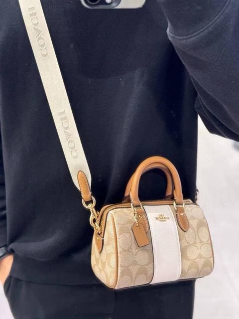 JuzBeauty_JuzBeautyMalaysia_JuzPretty_Authentic_Kbeauty_Malaysia_Skin_Care_Cosmetics_Jbeauty_Health_Care_korean_streetwear_US_Luxury_COACH Mini Rowan 枕头包2