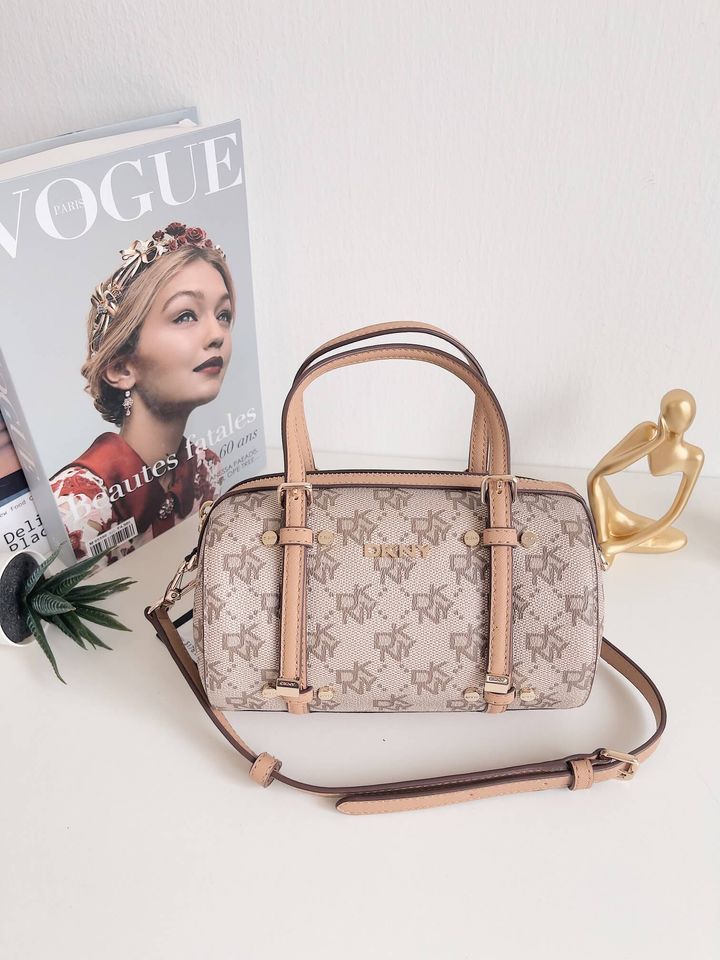 JuzBeauty_JuzBeautyMalaysia_JuzPretty_Authentic_Kbeauty_Malaysia_Skin_Care_Cosmetics_Jbeauty_Health_Care_korean_streetwear_US_Luxury_DKNY R11D6L05 Bo Mini Duffle Crossbody In Khaki 圆筒包2
