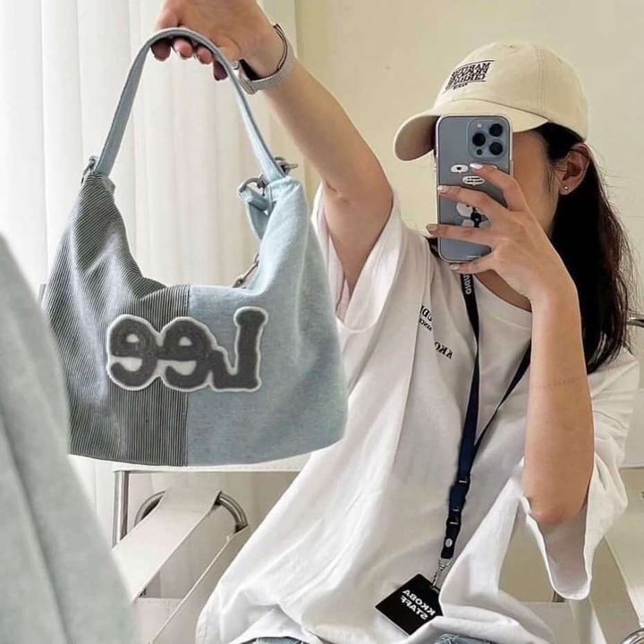 JuzBeauty-JuzBeautyMalaysia-JuzPretty-Authentic-Kbeauty-Malaysia-Skin-Care-Cosmetics-Jbeauty-Health-Care-korean-streetwear-Lee Twitch Logo Mini Top Handle Bag Indigo Light 手提包8