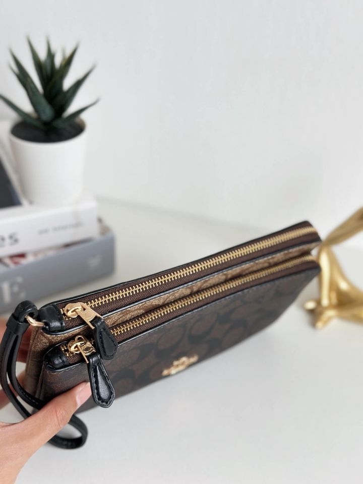 JuzBeauty_JuzBeautyMalaysia_JuzPretty_Authentic_Kbeauty_Malaysia_Skin_Care_Cosmetics_Jbeauty_Health_Care_korean_streetwear_US_Luxury_COACH C7313 Double Zip Wallet In Blocked Signature Canvas 手拿包3