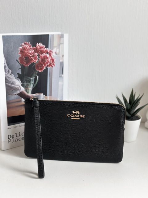 JuzBeauty_JuzBeautyMalaysia_JuzPretty_Authentic_Kbeauty_Malaysia_Skin_Care_Cosmetics_Jbeauty_Health_Care_korean_streetwear_US_Luxury_COACH 3888 Large Corner Zip Wristlet 手拿包1