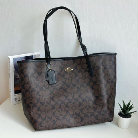 JuzBeauty_JuzBeautyMalaysia_JuzPretty_Authentic_Kbeauty_Malaysia_Skin_Care_Cosmetics_Jbeauty_Health_Care_korean_streetwear_US_Luxury_COACH 5696 City Tote In Signature Canvas In Brown Black 托特包1