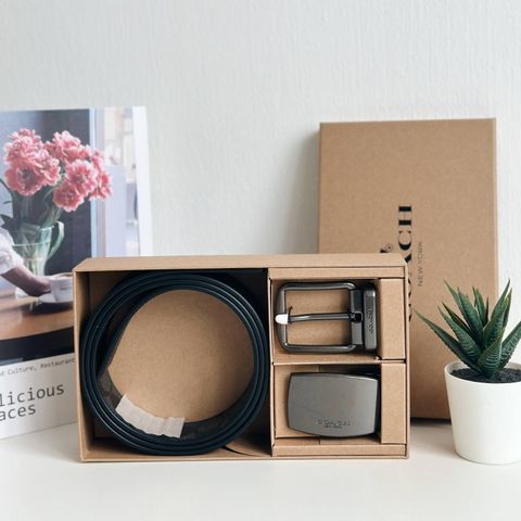 JuzBeauty_JuzBeautyMalaysia_JuzPretty_Authentic_Kbeauty_Malaysia_Skin_Care_Cosmetics_Jbeauty_Health_Care_korean_streetwear_US_Luxury_COACH 22540 CQ067 Boxed Plaque And Harness Buckle Reversible Belt 38mm In Black 男款腰带礼盒1