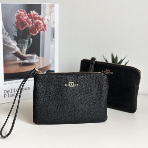 JuzBeauty_JuzBeautyMalaysia_JuzPretty_Authentic_Kbeauty_Malaysia_Skin_Care_Cosmetics_Jbeauty_Health_Care_korean_streetwear_US_COACH 58032 Corner Zip Wristlet in Crossgrain Leather in Black